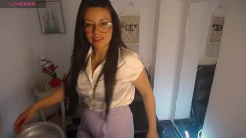 queenrose94 online show from May 2026 09:23:02 PM