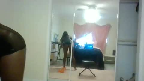 queensandyyy online show from December 2025 07:12:02 PM