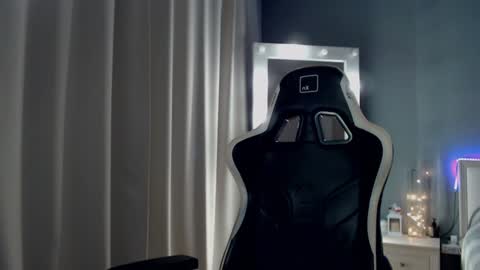 Snapshot of queensy_sins_x chatting on December 2024 06:06:01 PM Queensy online show from December 2024 06:06:01 PM