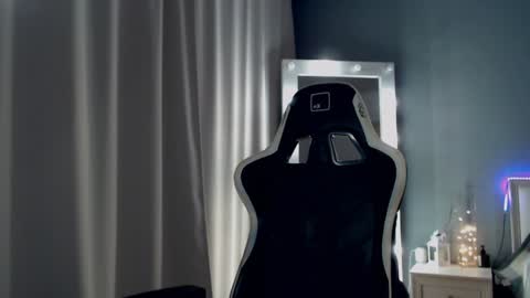 Snapshot of queensy_sins_x chatting on December 2024 03:27:01 PM Queensy online show from December 2024 03:27:01 PM