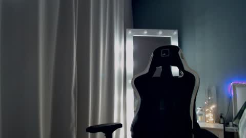 Snapshot of queensy_sins_x chatting on February 2025 05:39:02 PM Queensy online show from February 2025 05:39:02 PM