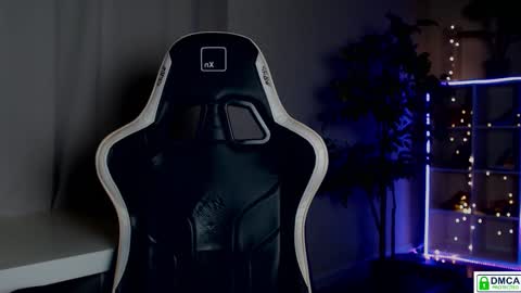 Snapshot of queensy_sins_x chatting on September 2025 09:48:02 PM Queensy online show from September 2025 09:48:02 PM