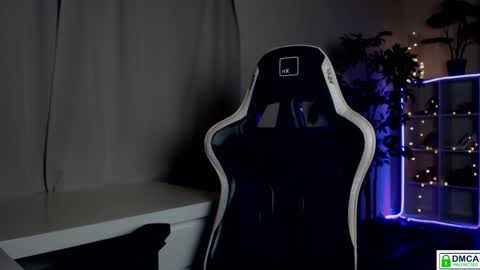 Queensy online show from January 2026 01:38:01 PM