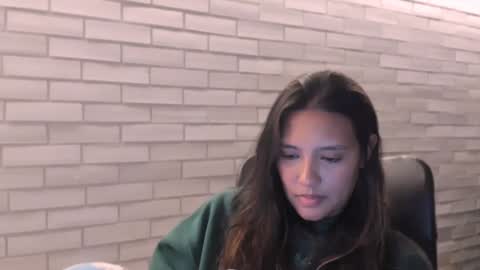 Snapshot of queenv66 chatting on December 2024 06:03:02 AM Val  -  online show from December 2024 06:03:02 AM