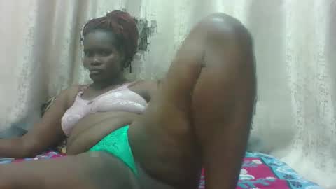 Snapshot of queenvivy chatting on June 2026 10:07:01 AM VIVIAN online show from June 2026 10:07:01 AM
