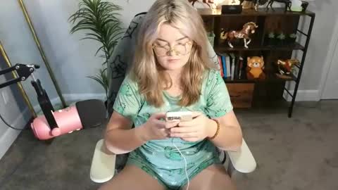 Snapshot of quervoqueen1 chatting on November 2025 12:32:01 AM Bri online show from November 2025 12:32:01 AM