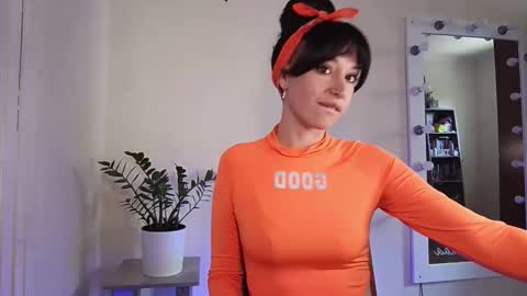 quiet_smile online show from September 2025 09:53:02 AM