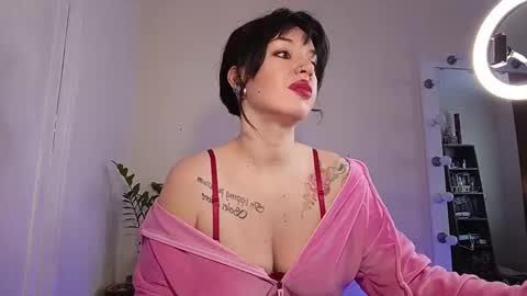 quiet_smile online show from November 2025 09:20:01 AM