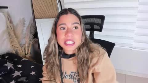 Snapshot of rachell_criss chatting on November 2025 04:01:02 AM Rachell online show from November 2025 04:01:02 AM