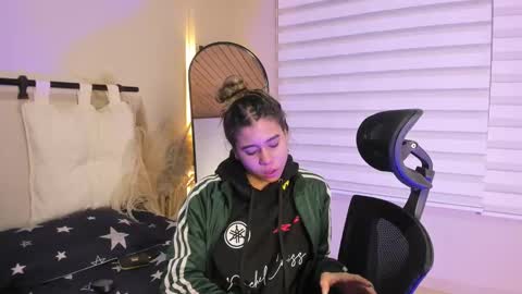 Snapshot of rachell_criss chatting on November 2025 04:01:02 AM Rachell online show from November 2025 04:01:02 AM