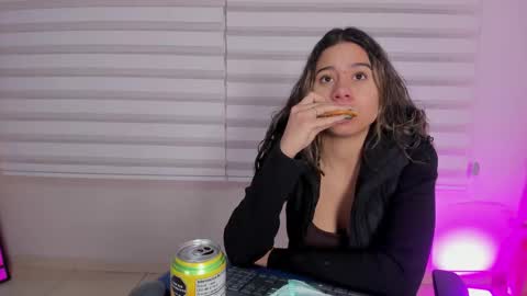 Snapshot of rachell_criss chatting on November 2025 04:18:02 AM Rachell online show from November 2025 04:18:02 AM