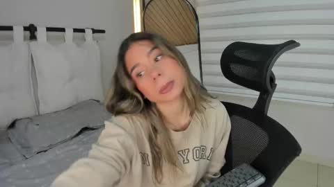 Snapshot of rachell_criss chatting on November 2025 04:15:01 AM Rachell online show from November 2025 04:15:01 AM