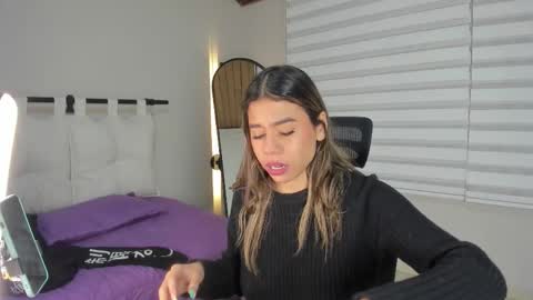 Snapshot of rachell_criss chatting on December 2025 03:58:02 AM Rachell online show from December 2025 03:58:02 AM