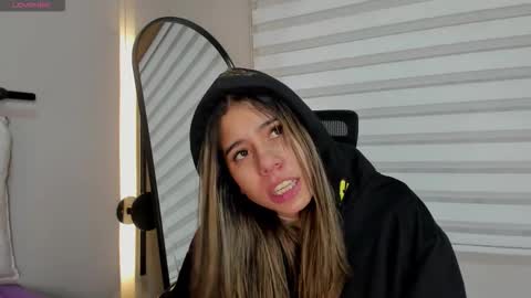 Snapshot of rachell_criss chatting on December 2025 04:18:02 AM Rachell online show from December 2025 04:18:02 AM