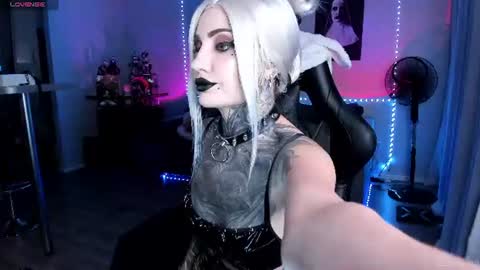 Snapshot of rachelqueen_ chatting on July 2026 08:10:02 AM Miko Pleasee help me get 100 likes online show from July 2026 08:10:02 AM
