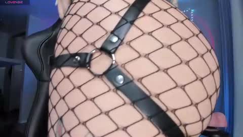Snapshot of rachelqueen_ chatting on July 2026 09:38:02 AM Miko Pleasee help me get 100 likes online show from July 2026 09:38:02 AM