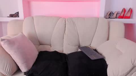 Snapshot of radiant_naomi chatting on November 2025 11:32:01 AM Radiant Naomi online show from November 2025 11:32:01 AM