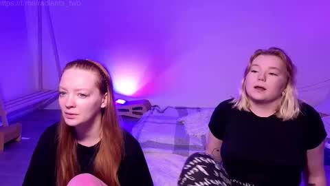 Snapshot of radiantsxtwo chatting on September 2025 02:11:02 AM RadiantsXtwo online show from September 2025 02:11:02 AM