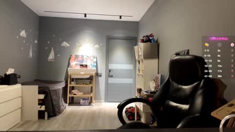 Snapshot of raeannschemmer chatting on February 2026 04:04:02 PM Mila online show from February 2026 04:04:02 PM