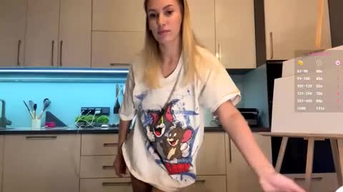 Snapshot of raeannschemmer chatting on March 2026 04:14:02 PM Mila online show from March 2026 04:14:02 PM