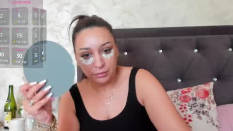 Snapshot of raelledarkstar chatting on May 2026 07:15:02 AM raelledarkstar online show from May 2026 07:15:02 AM