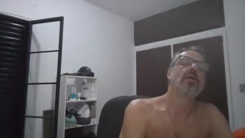 Snapshot of rafaelsel chatting on October 2025 04:24:02 AM Big Uncle Jungle online show from October 2025 04:24:02 AM