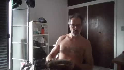 Snapshot of rafaelsel chatting on December 2025 08:47:01 PM Big Uncle Jungle online show from December 2025 08:47:01 PM