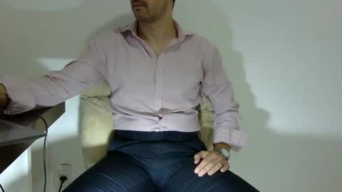 Snapshot of rafaelssk chatting on January 2026 09:25:02 AM elenacam online show from January 2026 09:25:02 AM