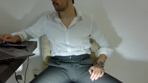 Snapshot of rafaelssk chatting on January 2026 09:24:02 AM elenacam online show from January 2026 09:24:02 AM