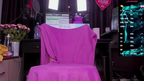 Laura online show from October 2025 02:40:02 AM