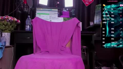 Laura online show from December 2025 03:25:02 AM