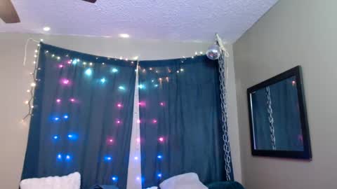 Snapshot of ramonaquinn chatting on January 2025 11:30:01 PM RAMONA Q online show from January 2025 11:30:01 PM