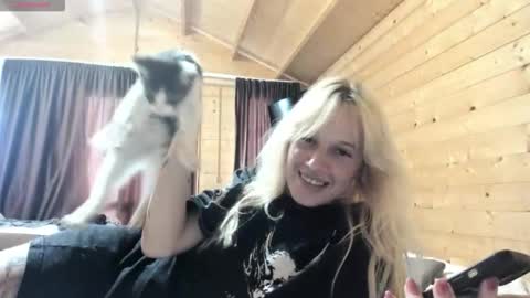 Snapshot of rapunzel_cute chatting on September 2025 01:37:01 PM Rapunzel online show from September 2025 01:37:01 PM