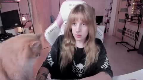 Snapshot of rapunzel_cute chatting on June 2026 05:22:02 PM Rapunzel online show from June 2026 05:22:02 PM