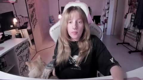 Snapshot of rapunzel_cute chatting on June 2026 06:10:01 PM Rapunzel online show from June 2026 06:10:01 PM
