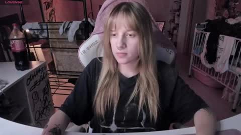Snapshot of rapunzel_cute chatting on June 2026 06:25:02 PM Rapunzel online show from June 2026 06:25:02 PM