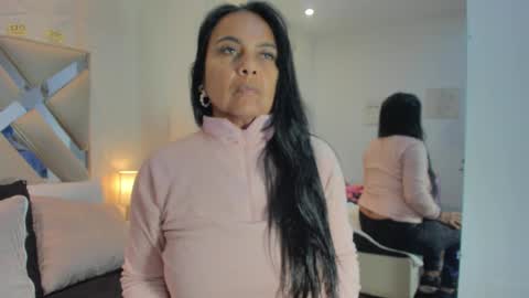 Raquel Moore  online show from December 2025 11:30:02 AM