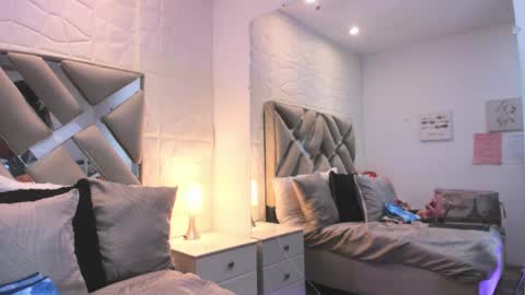 Raquel Moore  online show from April 2026 01:42:02 PM