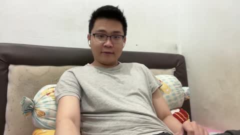 Snapshot of ratedepic17 chatting on December 2024 07:00:02 PM randomnaut online show from December 2024 07:00:02 PM