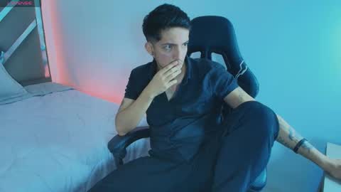 Raven online show from April 2026 09:04:01 PM