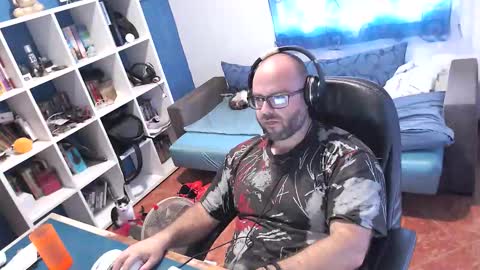 ravingr3d3 online show from October 2025 10:37:01 AM