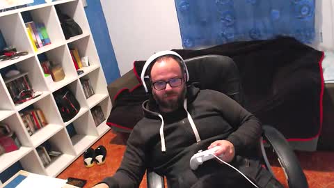 ravingr3d3 online show from December 2025 09:53:01 PM