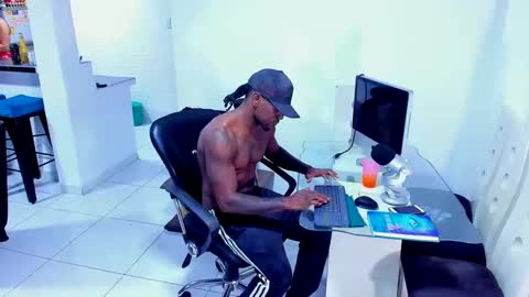 ray_long222 online show from January 2025 02:25:01 AM