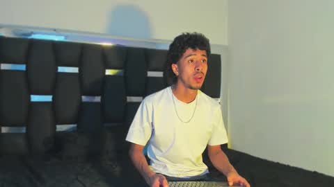 Rayn online show from January 2026 10:02:02 PM