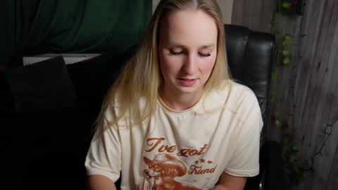 Snapshot of realmiagold chatting on February 2025 09:15:02 PM IG realmiagold online show from February 2025 09:15:02 PM