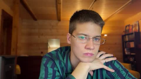 Snapshot of realsupermichael chatting on October 2025 06:39:02 PM AliceEve online show from October 2025 06:39:02 PM