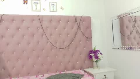 Rebeca... online show from January 2026 12:43:01 PM