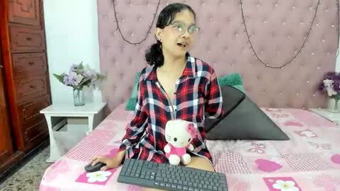 Rebeca... online show from February 2026 01:10:01 PM