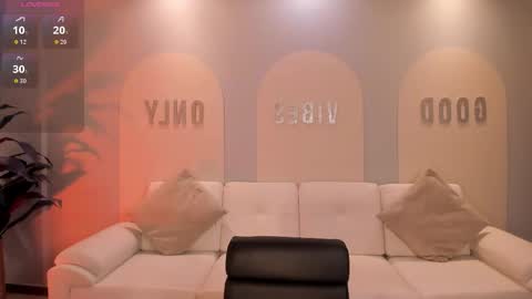 Rebe online show from November 2025 07:34:02 PM