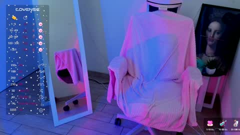 Snapshot of red_bestie_ chatting on December 2024 05:53:02 PM Bestie online show from December 2024 05:53:02 PM